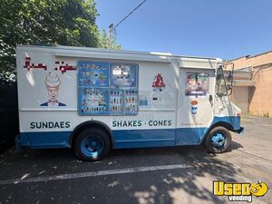 1995 P30 Ice Cream Truck Concession Window New York Diesel Engine for Sale