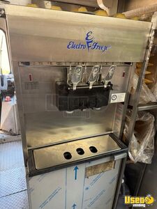 1995 P30 Ice Cream Truck Diamond Plated Aluminum Flooring New York Diesel Engine for Sale