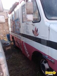 1995 P30 Ice Cream Truck Ice Cream Truck Deep Freezer Pennsylvania Gas Engine for Sale