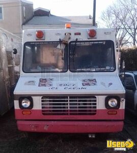 1995 P30 Ice Cream Truck Ice Cream Truck Pennsylvania Gas Engine for Sale