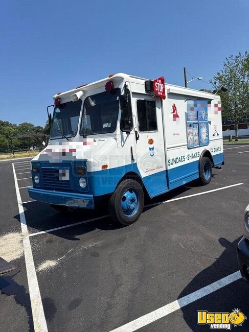 1995 P30 Ice Cream Truck New York Diesel Engine for Sale