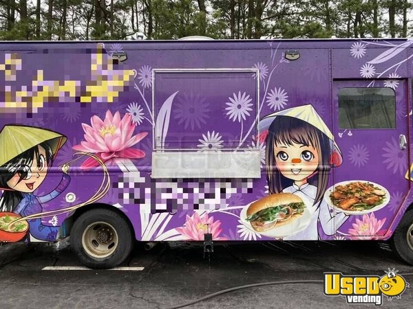 1995 P30 Kitchen Food Truck All-purpose Food Truck North Carolina Gas Engine for Sale