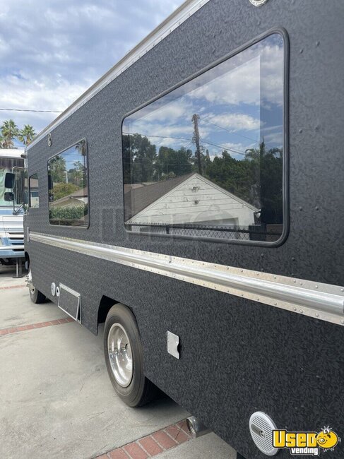 1995 P30 Mobile Boutique California for Sale