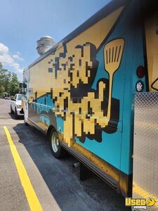 1995 P30 Step Van Kitchen Food Truck All-purpose Food Truck Air Conditioning Florida Gas Engine for Sale