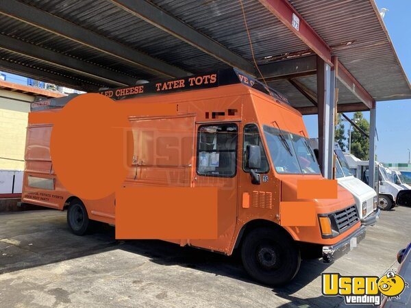 1995 P30 Step Van Kitchen Food Truck All-purpose Food Truck Concession Window California Gas Engine for Sale