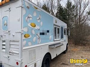 1995 P30 Step Van Kitchen Food Truck All-purpose Food Truck Diamond Plated Aluminum Flooring Michigan Gas Engine for Sale