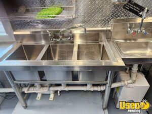 1995 P30 Step Van Kitchen Food Truck All-purpose Food Truck Hand-washing Sink Florida Gas Engine for Sale