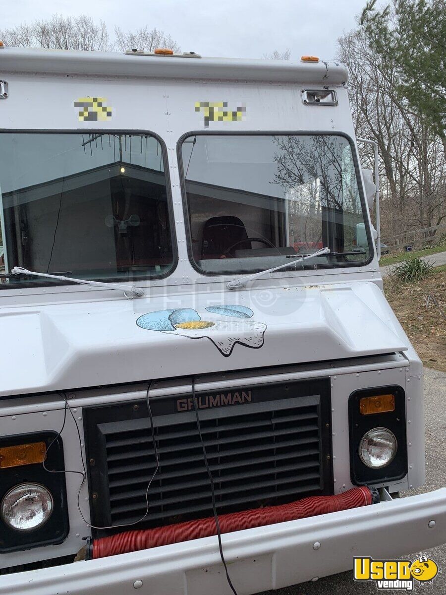 Grumman Olson P30 Step Van Kitchen Food Truck with Fire Suppression