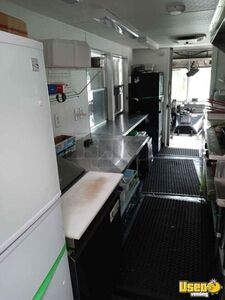 1995 P30 Step Van Kitchen Food Truck All-purpose Food Truck Reach-in Upright Cooler Florida Diesel Engine for Sale