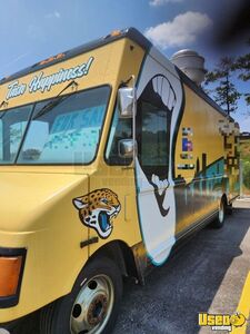 1995 P30 Step Van Kitchen Food Truck All-purpose Food Truck Upright Freezer Florida Gas Engine for Sale