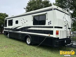 LOW MILES! Well Equipped 33' Coffee Espresso & Beverage Truck w/ Bathroom for Sale in South Carolina!