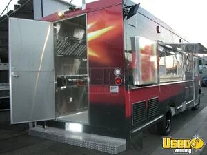 1995 Pct-2019 Workhorse P30 All-purpose Food Truck Exterior Customer Counter California Gas Engine for Sale