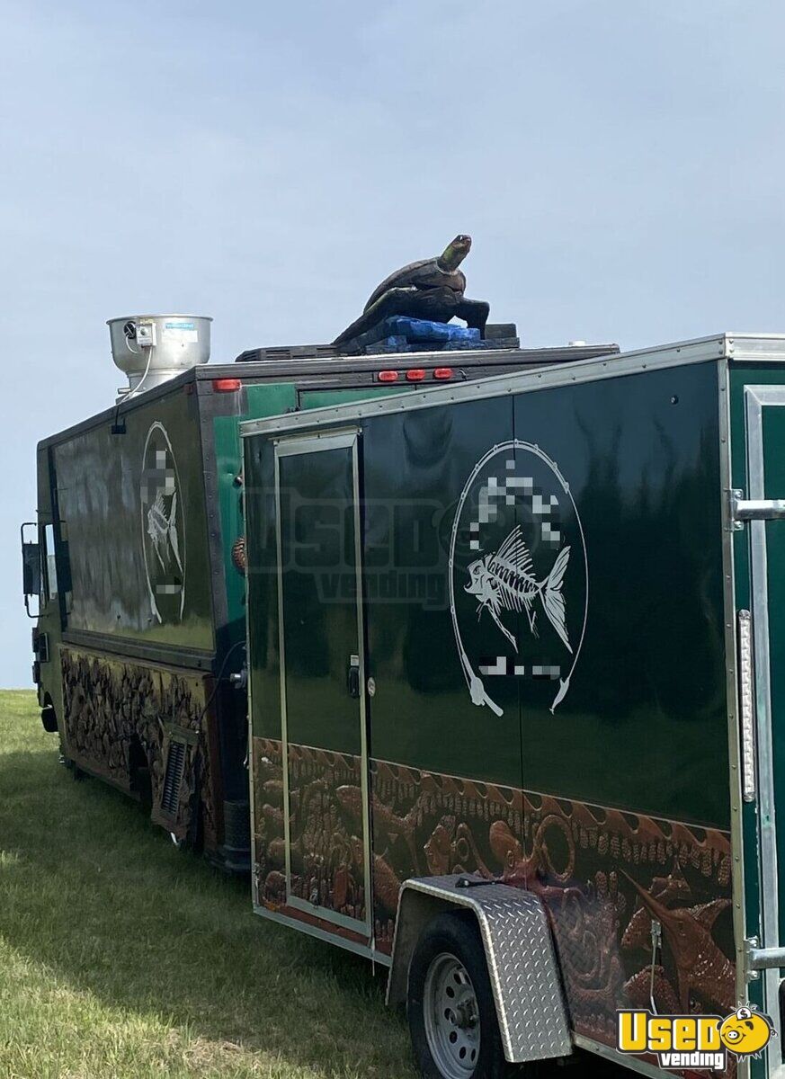 CUSTOM 25' Diesel Chevrolet Fully Loaded Kitchen Food Truck
