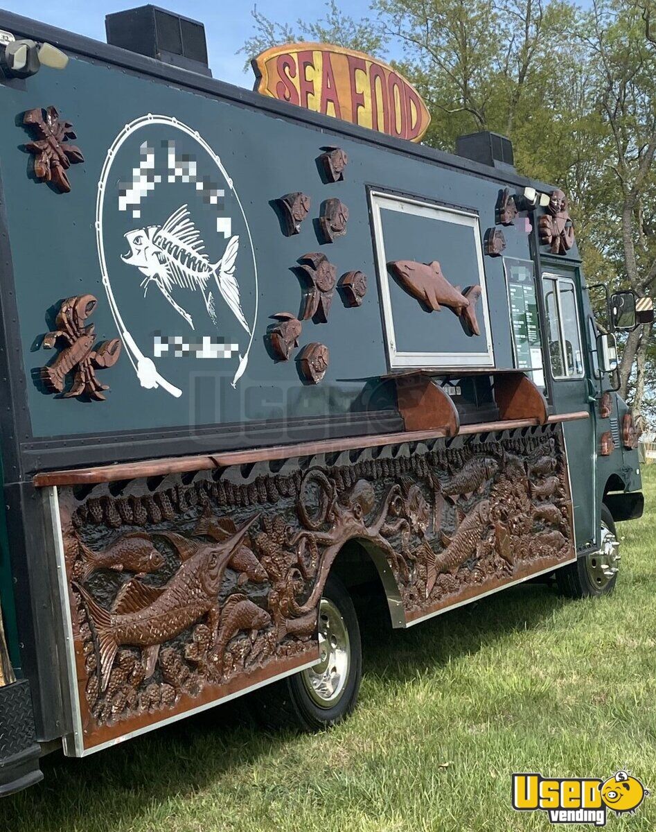 CUSTOM 25' Diesel Chevrolet Fully Loaded Kitchen Food Truck