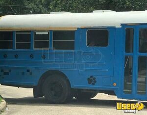 1996 Bus Pet Care / Veterinary Truck Cabinets Texas Diesel Engine for Sale
