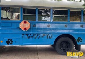 1996 Bus Pet Care / Veterinary Truck Insulated Walls Texas Diesel Engine for Sale