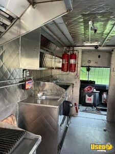 1996 Food Truck All-purpose Food Truck Diamond Plated Aluminum Flooring Tennessee Diesel Engine for Sale