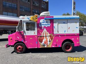 1996 P-30 Ice Cream Truck Ice Cream Truck Diamond Plated Aluminum Flooring New York for Sale