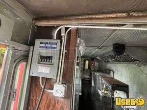 1996 P30 All-purpose Food Truck 27 Tennessee Diesel Engine for Sale