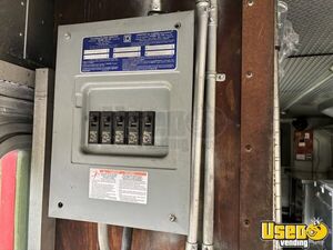 1996 P30 All-purpose Food Truck 28 Tennessee Diesel Engine for Sale