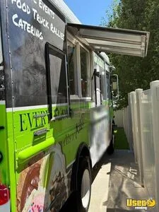 1996 P30 Coffee & Beverage Truck Diamond Plated Aluminum Flooring Utah Gas Engine for Sale
