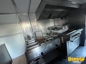1996 P30 Kitchen Food Truck All-purpose Food Truck Diamond Plated Aluminum Flooring Colorado Gas Engine for Sale