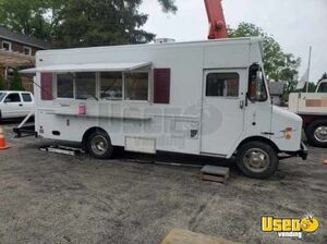 1996 P30 Step Van Kitchen Food Truck All-purpose Food Truck Air Conditioning Illinois Diesel Engine for Sale