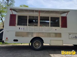 1996 P30 Step Van Kitchen Food Truck All-purpose Food Truck Exterior Customer Counter Illinois Diesel Engine for Sale