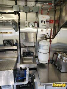 1996 P30 Step Van Kitchen Food Truck All-purpose Food Truck Hand-washing Sink Illinois Diesel Engine for Sale