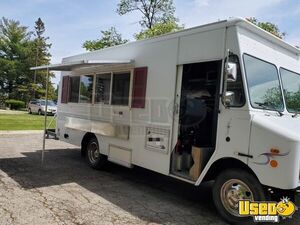 1996 P30 Step Van Kitchen Food Truck All-purpose Food Truck Insulated Walls Illinois Diesel Engine for Sale