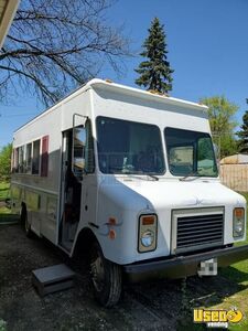1996 P30 Step Van Kitchen Food Truck All-purpose Food Truck Stainless Steel Wall Covers Illinois Diesel Engine for Sale