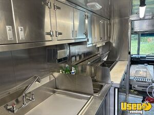 1996 P30 Utilimaster All-purpose Food Truck Stainless Steel Wall Covers British Columbia Gas Engine for Sale
