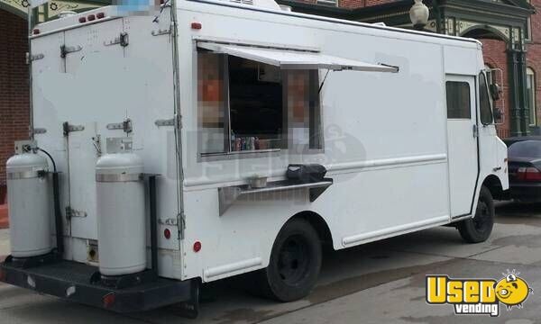 1997 14' P30 Step Van Kitchen Food Truck All-purpose Food Truck Air Conditioning Wisconsin for Sale