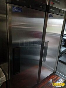 1997 1652 Kitchen Food Truck All-purpose Food Truck Upright Freezer Ohio Diesel Engine for Sale