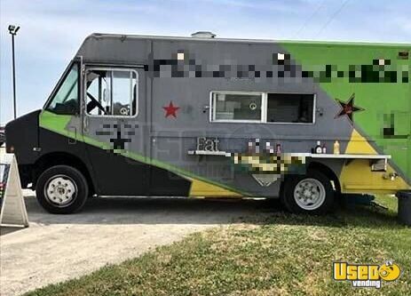 1997 Diesel Box Truck Kitchen Food Truck All-purpose Food Truck Ohio Diesel Engine for Sale