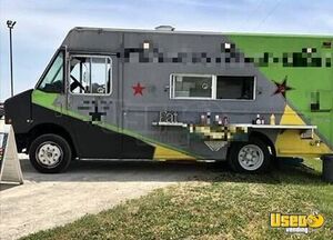 1997 Diesel Box Truck Kitchen Food Truck All-purpose Food Truck Ohio Diesel Engine for Sale