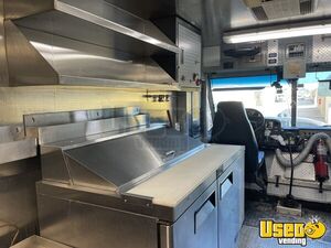 1997 Mt35 Kitchen Food Truck All-purpose Food Truck Stainless Steel Wall Covers Texas Diesel Engine for Sale