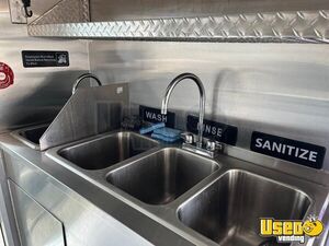 1997 Mt45 Step Van Kitchen Food Truck All-purpose Food Truck Hand-washing Sink Florida Diesel Engine for Sale