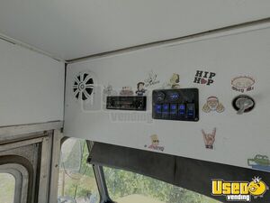 1997 P30 All-purpose Food Truck Backup Camera Michigan Gas Engine for Sale
