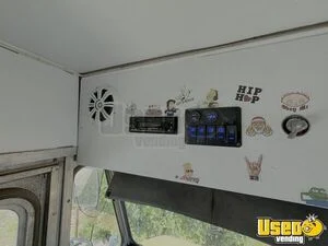 1997 P30 All-purpose Food Truck Backup Camera Michigan Gas Engine for Sale