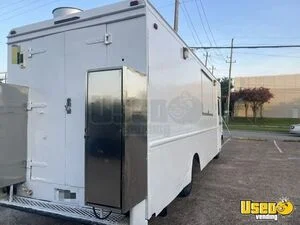 1997 P30 All-purpose Food Truck Cabinets Texas Diesel Engine for Sale
