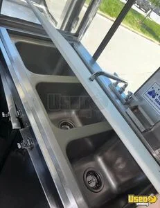 1997 P30 All-purpose Food Truck Triple Sink Pennsylvania Diesel Engine for Sale