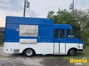 1997 P30 Kitchen Food Truck All-purpose Food Truck Concession Window Florida Gas Engine for Sale