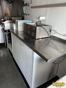 1997 P30 Kitchen Food Truck All-purpose Food Truck Exterior Lighting Michigan Gas Engine for Sale