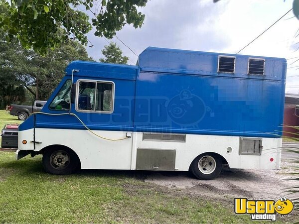 1997 P30 Kitchen Food Truck All-purpose Food Truck Florida Gas Engine for Sale