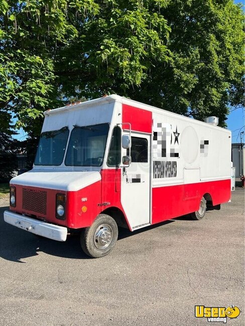 1997 P30 Kitchen Food Truck All-purpose Food Truck Michigan Gas Engine for Sale