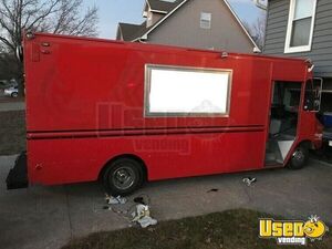 1997 P30 Kitchen Food Truck All-purpose Food Truck Missouri Gas Engine for Sale