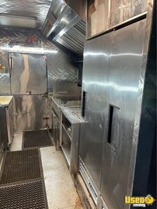1997 P30 Kitchen Food Truck All-purpose Food Truck Prep Station Cooler Florida Gas Engine for Sale