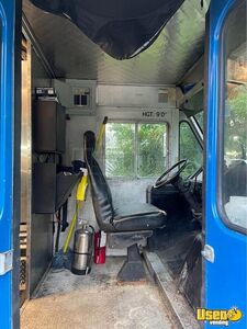 1997 P30 Kitchen Food Truck All-purpose Food Truck Upright Freezer Florida Gas Engine for Sale