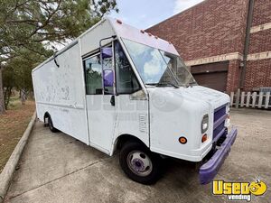 1997 P30 Mobile Hair & Nail Salon Truck Cabinets Texas Gas Engine for Sale